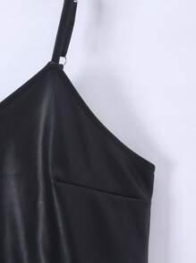 Teenager Mädchen Einfarbiges Kleid mit Spaghetti-Trägern und ärmellos aus PU-Leder