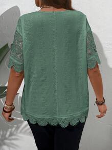 EMERY ROSE Blusa con scollo a V tinta unita, maniche corte, cuciture a giorno e ricamo, adatta per un uso casual quotidiano, taglie comode - Verde - Visualizzare 2