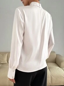 SHEIN Clasi Bluză din satin de culoare solidă, cu mâneci lungi, cu guler asimetric pentru navetă - Caisă - Vizualizare 2