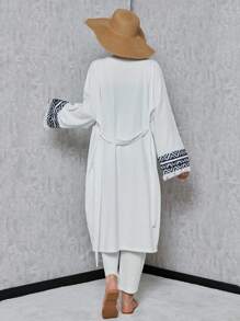 SHEIN Tall 垂肩和服裝配對比幾何圖案條紋和褲子，流蘇 - 白色 - 查看 2