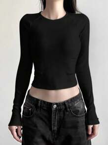 INAWLY Camiseta corta de manga larga con cuello redondo y estampado de letras góticas, en color negro con mangas raglán. Camiseta gráfica para mujer para primavera y otoño - Negro - Ver 2