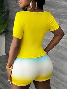 Slaydiva 度假黄色 U 领修身短袖 T 恤和渐变色紧身迷你短裤套装
