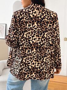 SHEIN EZwear Blazer informal de manga larga con bolsillos y estampado de leopardo para tallas grandes