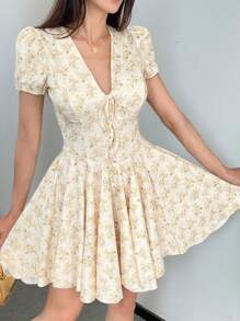 Vestido de mujer con escote en V floral y mangas abullonadas