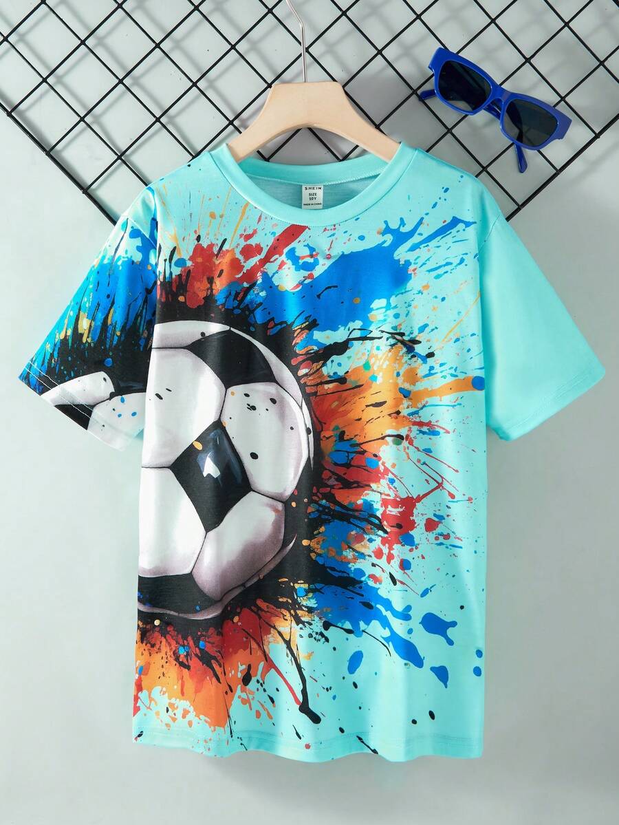 SHEIN Camiseta de moda con cuello redondo y manga corta con estampado de pintura de fútbol para niño preadolescente - Multicolor - Ver 1