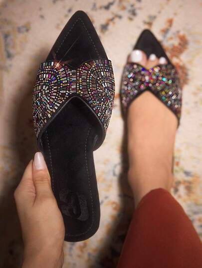 CUCCOO TILAWA Nuevas sandalias planas para mujeres para uso en exteriores, pantuflas negras con punta puntiaguda y decoraciones de pedrería de colores, suelas suaves y cómodas, apropiadas para reuniones casuales y transporte diario en verano, Navidad, otoño, Año Nuevo, Día de San Valentín