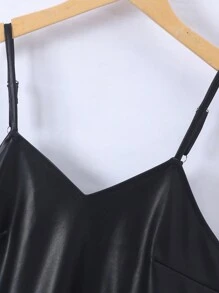 Teenager Mädchen Einfarbiges Kleid mit Spaghetti-Trägern und ärmellos aus PU-Leder