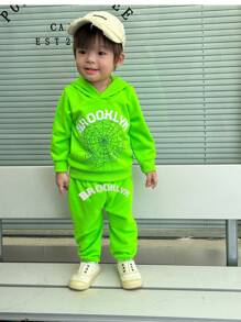 SHEIN 2 bucăți copii băieți ocazional sport streetwear modă litere broderie model pânză de păianjen set de hanoraci și pantaloni, potrivit pentru ieșiri - Verde - Vizualizare 6