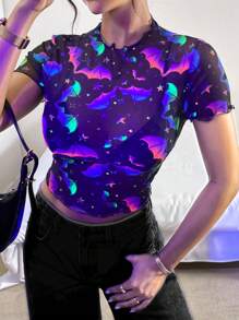SHEIN Essnce Parte superior de malla fluorescente con estampado de murciélagos para mujer, camiseta informal de verano con gráficos, top corto para festivales, blusas de verano, vestidos de fiesta, ropa de Halloween, atuendos de orgullo - Multicolor - Ver 4
