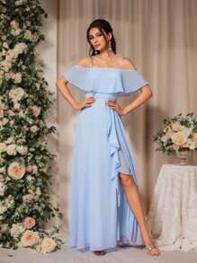 SHEIN Belle Elegante vestido de dama de honor con hombros descubiertos, mangas abullonadas, volantes asimétricos a un lado y abertura alta hasta el muslo, de tela de gasa azul para eventos formales como bodas - Azul - Ver 1
