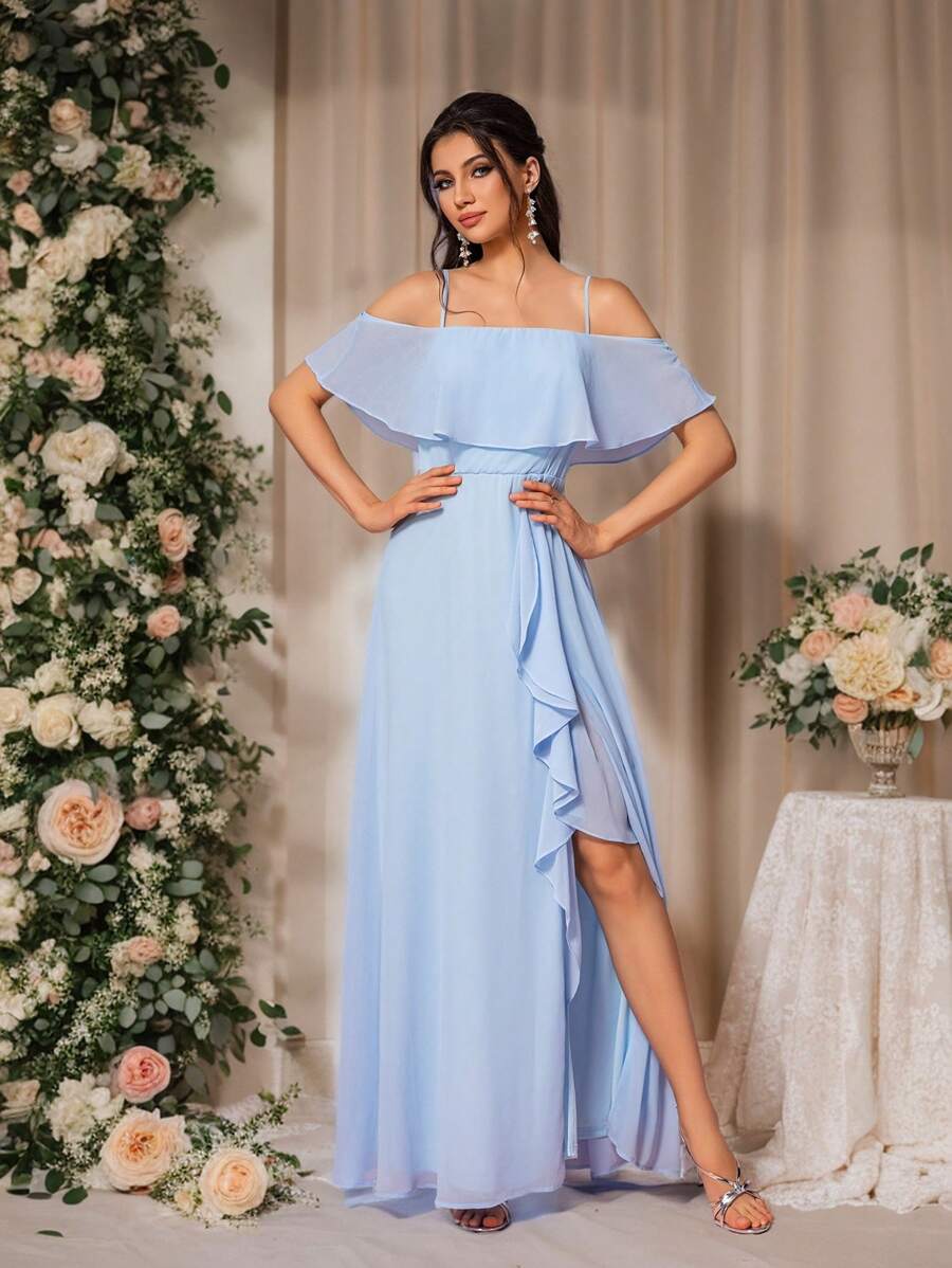 SHEIN Belle Elegante vestido de dama de honor con hombros descubiertos, mangas abullonadas, volantes asimétricos a un lado y abertura alta hasta el muslo, de tela de gasa azul para eventos formales como bodas - Azul - Ver 1