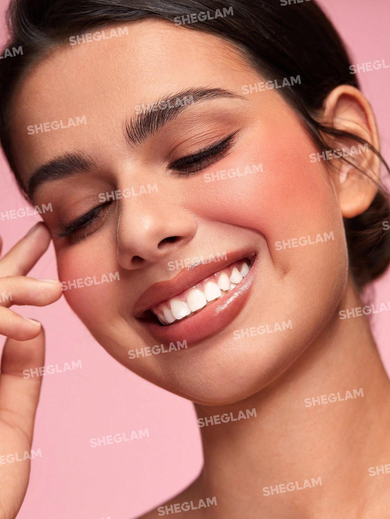SHEGLAM أحمر خدود مطفي Divine Flush-بودرة أحمر خدود Good Vibes-أحمر خدود خفيف الوزن-لا يتلاشى-يدوم طويلاً-مكياج للوجه-أحمر خدود لحفلات من حمره بلشر علامة تجاريه