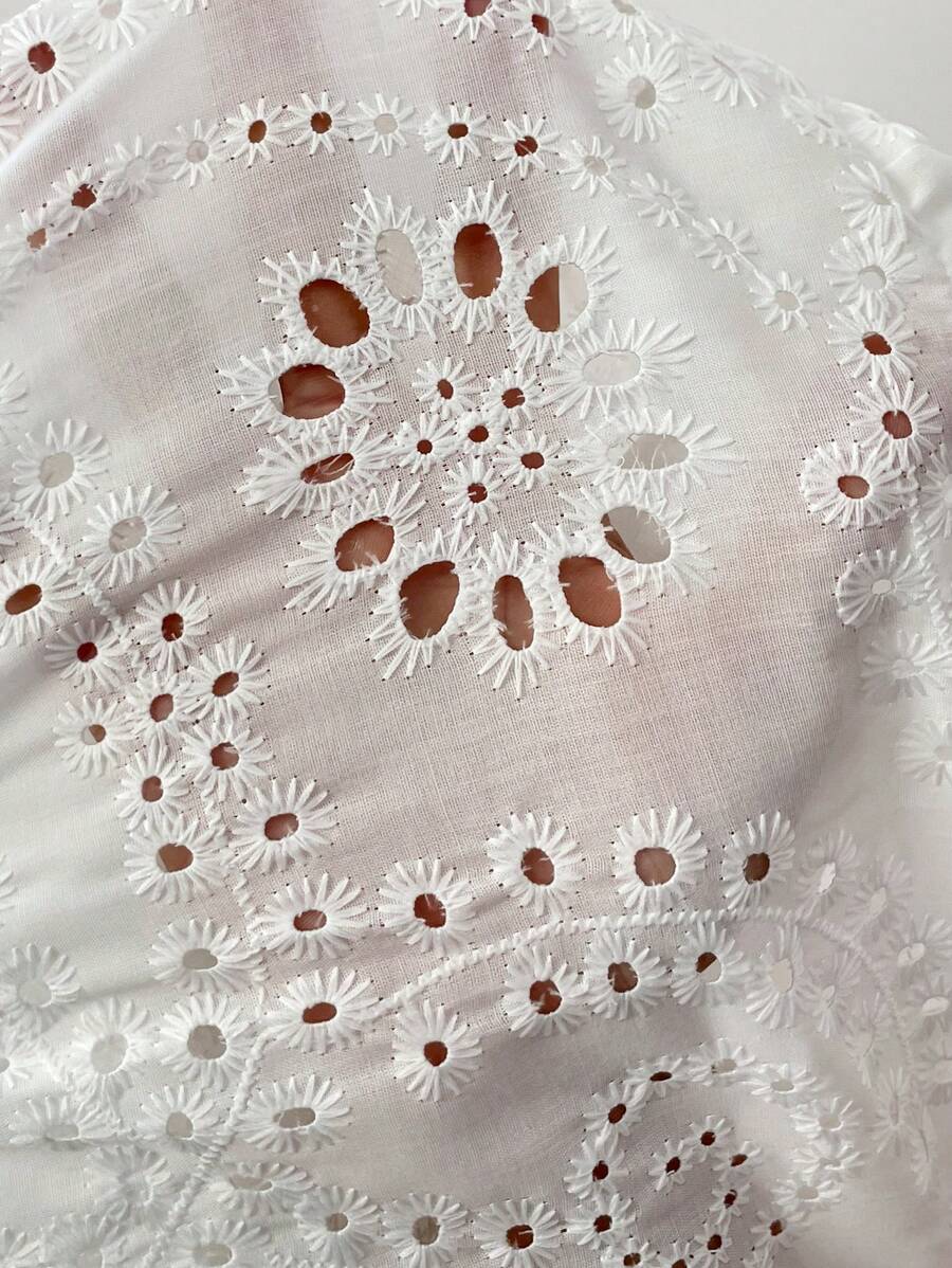 SHEIN LUNE Váy nghỉ lễ nữ cổ chữ V tay loe đính thêu dáng rộng - trắng - Xem 1