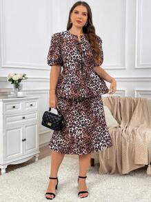 SHEIN Privé Conjunto de 2 piezas de blusa de manga abullonada con pliegues y falda plisada, de talla grande, diseño de lazo con estampado de leopardo, elegante, para primavera/verano