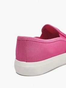 時尚百搭的心形印花低筒兒童帆布鞋，適用於春季和夏季