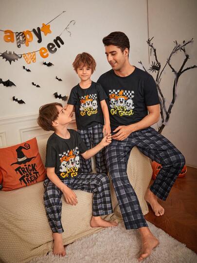 SHEIN 年轻男孩万圣节可爱卡通印花短袖 T 恤和格子直筒裤阻燃家居服/睡衣 2 件套。（爸爸和我的配套服装，3 套单独出售）
