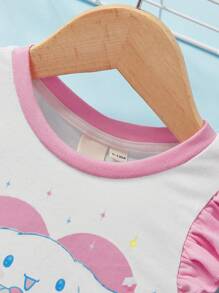 HELLO KITTY AND FRIENDS | SHEIN Bộ 2 áo tay ngắn in hình ngôi sao và hoạt hình  cho bé gái và quần short - Hồng - Xem 4