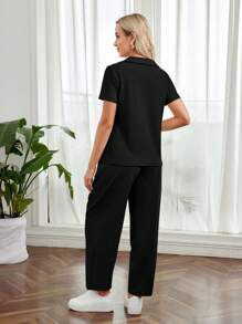 SHEIN Conjunto informal de embarazo de 2 piezas con cuello polo, abotonadura delantera, manga corta y cintura ajustable, para uso diario - Negro - Ver 2