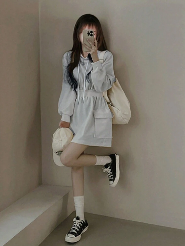 DAZY レディース ユーティリティー フード付きスウェットシャツワンピース、ショート丈、グレー、春夏秋冬レディースウェア 長袖ワンピース - グレー - 見る 3