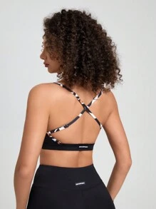 Easithlete Sujetador deportivo casual con estampado de leopardo, de tirantes finos y espalda descubierta con diseño cruzado para mujer - Negro - Ver 2