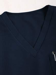 HOMEYEE 女士手术服上衣，经典多口袋 V 领上衣和裤子套装护理制服手术服套装 - 藏蓝色 - 查看 5