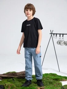 SHEIN Leap Crew 適用於青少年男孩的字母圖形t恤和袋蓋式口袋扣環腰帶褲套裝 - 彩色 - 查看 3