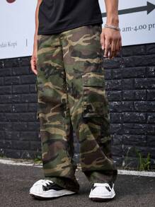 SHEIN 青少年男童休闲时尚迷彩图案工装口袋设计宽松直筒牛仔裤，适合日常穿着和秋季穿着 - 軍綠色 - 查看 3