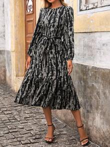 SHEIN LUNE 女士圆领长袖全印花收腰荷叶边下摆修身连衣裙 - 黑色 - 查看 4