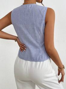 SHEIN Frenchy Camisa feminina de linho e algodão de cor sólida para o verão, estilo terno, ideal para férias e casamentos, estilo boho chic casual, minimalista, com decote em V drapeado e sem mangas, com detalhes de botões decorativos. Blusa elegante e romântica, peça essencial branca, perfeita para o verão e para a temporada de casamentos, com estilo cottagecore, clássica, para professoras, fashion, para a volta às aulas e para o outono. - Azul e branco - Ver 2
