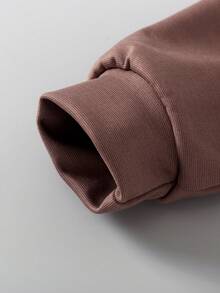 Chaquetilla y falda de gráficos de letras para niña joven y Cami-Top sólido - Marrón - Ver 5