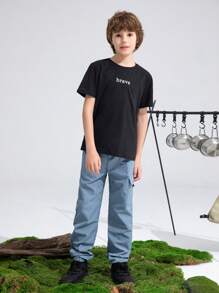 SHEIN Leap Crew 適用於青少年男孩的字母圖形t恤和袋蓋式口袋扣環腰帶褲套裝 - 彩色 - 查看 2