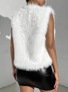 Allurite 白色无袖简约毛茸茸马背心，适合节日聚会的休闲服装 - 白色 - 查看 2