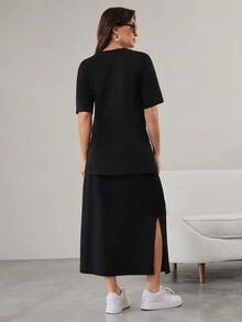 Mulvari Haut à manches courtes imprimé avec lettre col rond et jupe fendue unicolore de couleur assortie ensemble décontracté de 2 pièces pour lété - Noir - Voir 2