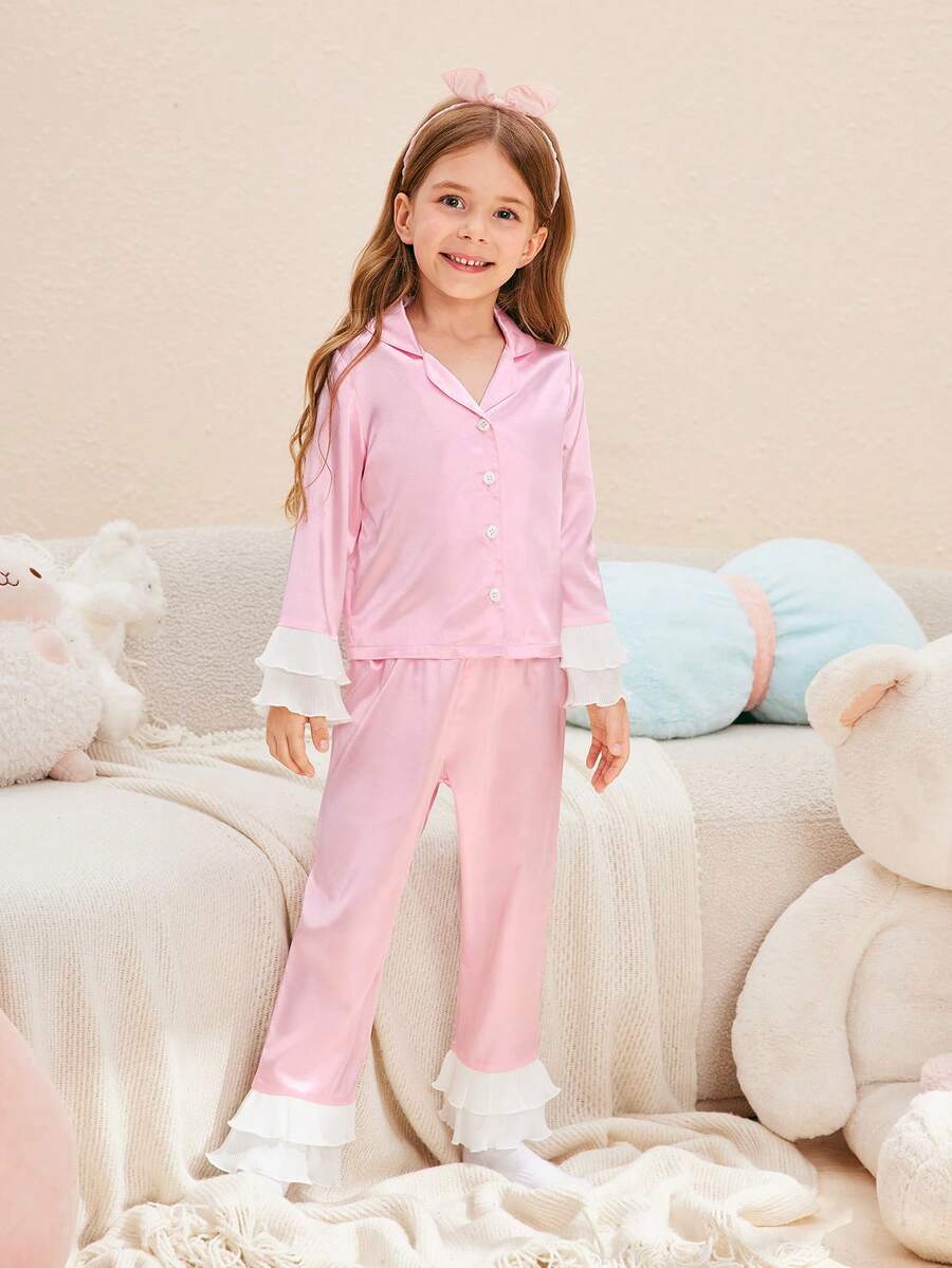 Pijama para niñas conjunto de 2 piezas: cárdigan de manga larga con volantes de loto simple rosa para bebé/niña pequeña y pantalón largo de loungewear. Este conjunto de loungewear de 2 piezas de cárdigan de manga larga con volantes de loto rosa simple y pantalón largo es una opción de moda para conjuntos a juego de mamá e hija. El diseño rosa muestra un estilo fresco y dulce, y el detalle de volantes de loto agrega un toque elegante. El diseño de cárdigan de manga larga y pantalón largo es cómodo y casual, adecuado para que la madre y la hija disfruten del tiempo libre en casa. Este conjunto de loungewear no solo expresa un gusto de moda, sino que también enfatiza la conexión emocional entre madre e hija. - Rosa - Ver 1