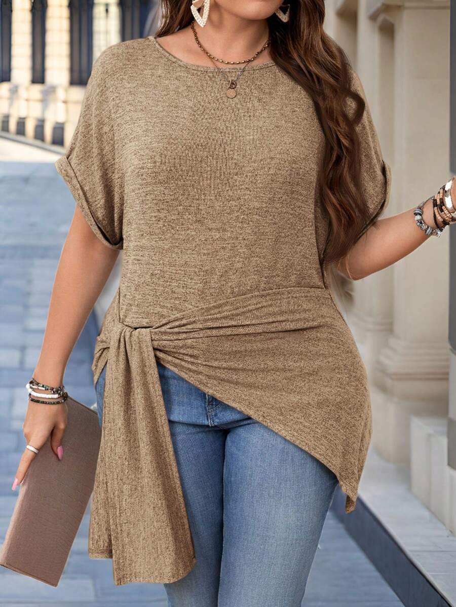 SHEIN LUNE 大码纯色圆领不对称下摆打结短袖 T 恤 - 卡其色 - 查看 1