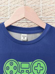 SHEIN Conjunto de camiseta de manga corta ajustada y pantalones cortos con impresión de juegos de dibujos animados que brillan en la oscuridad para niño preadolescente - Azul Marino - Ver 4