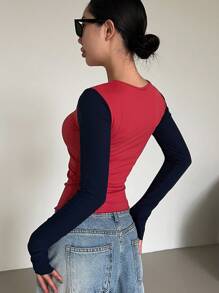 DAZY Nữ Xuân Thu Colorblock Nút Nửa Túi Tay Dài Có Gân Slim Fit Áo Thun - Nhiều màu - Xem 2