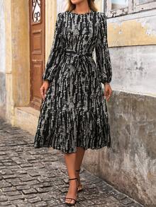 SHEIN LUNE 女士圆领长袖全印花收腰荷叶边下摆修身连衣裙 - 黑色 - 查看 5