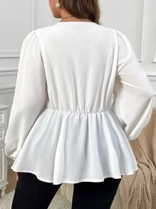 SHEIN Privé Plus Size Women Twist V-Neck Cottage Core French Blouse In White - White - View 2