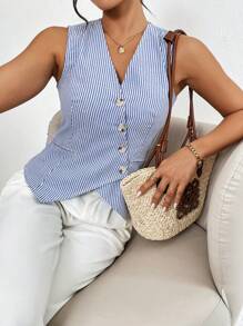 SHEIN Frenchy Camisa feminina de linho e algodão de cor sólida para o verão, estilo terno, ideal para férias e casamentos, estilo boho chic casual, minimalista, com decote em V drapeado e sem mangas, com detalhes de botões decorativos. Blusa elegante e romântica, peça essencial branca, perfeita para o verão e para a temporada de casamentos, com estilo cottagecore, clássica, para professoras, fashion, para a volta às aulas e para o outono. - Azul e branco - Ver 1