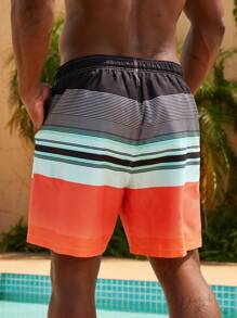 Manfinity VDAYZ 男式大码假日条纹印花抽绳腰宽松沙滩短裤 - 彩色 - 查看 2