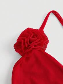 SHEIN MOD Áo hai dây màu đỏ trơn, chất liệu vải lưới, họa tiết hoa 3D xếp ly, vạt áo có thể tháo rời, viền bèo nhún bất đối xứng, thích hợp mặc đi dự tiệc hoặc các dịp đặc biệt như tiệc tùng, hóa trang, áo màu đỏ đô, áo đi club. - Đỏ - Xem 3