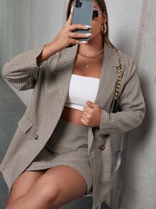 SHEIN Essnce Plus Size Women Lapel Collar Long Sleeve Blazer And Plaid Shorts Set Graduation,Back To School,Teacher Outfits For Women In Fall/Winter
