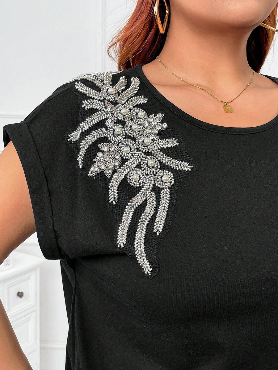 SHEIN Clasi 大码夏季 T 恤，带串珠肩部花卉图案 - 黑色 - 查看 1