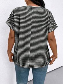 SHEIN LUNE Áo thun sọc tay ngắn cài nút phía trước cỡ lớn thường ngày - Đen và trắng - Xem 2