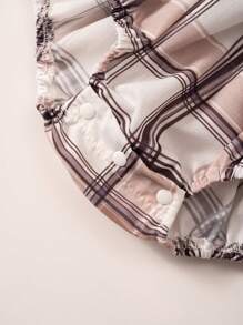 SHEIN Baby Girl Flounced Collar Long Sleeve Plaid Loose Comfy Romper, Korean Style