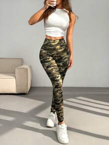 SHEIN EZwear 迷彩图案撞色缝线多口袋腰带紧身打底裤，秋冬 - 軍綠色 - 查看 6