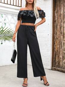 Calvaya Conjunto informal de pantalones con cordón y top hombros descubiertos con aplicación de malla con volantes para resort
