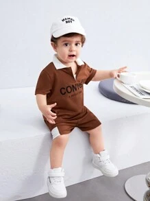 SHEIN Set di polo a maniche corte a righe multicolore con lettere sulla soffice maglia a trama grossa e pantaloncini a vita elastica, adatti per l"estate, per neonati maschi e femmine.