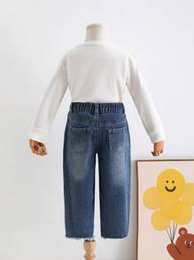 年轻女孩休闲浅色洗水平口袋破洞毛边筒形牛仔裤 - 中等水洗藍 - 查看 2